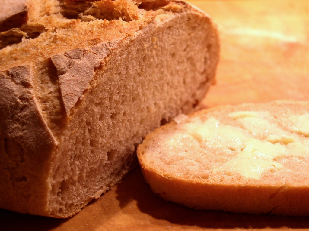 chleb-pszenny-na-zakwasie-zytnim-kromka