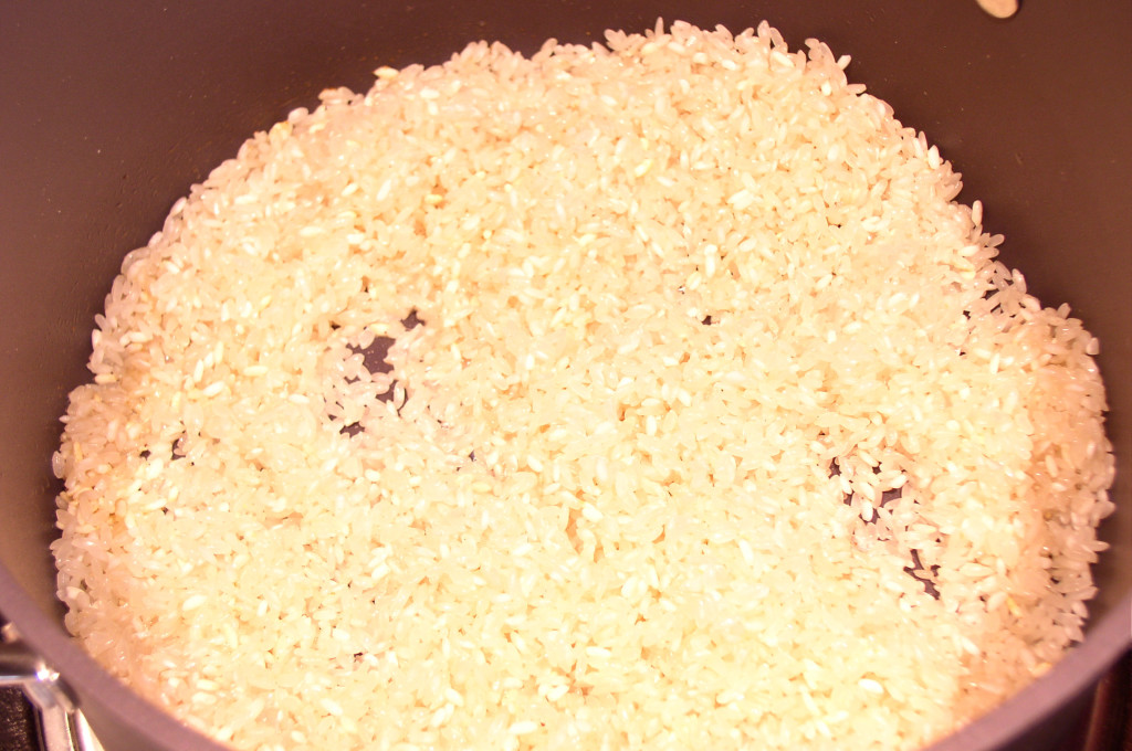 risotto-z-pieczarkami-smazenie-ryzu