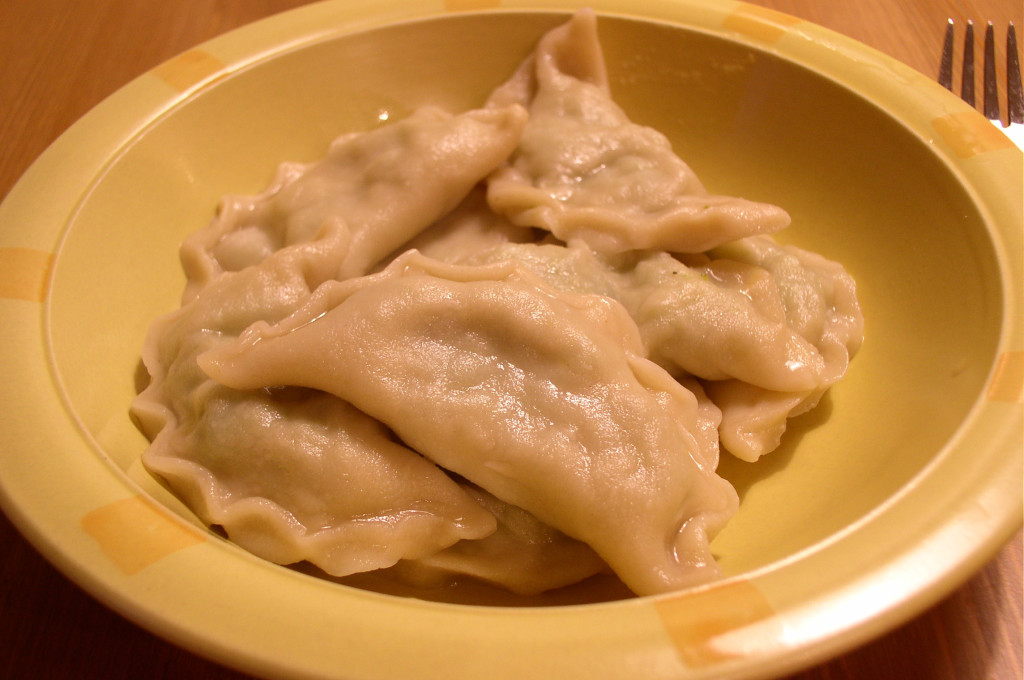 pierogi-z-brokulami-i-serem-cheddar-przepis.jpg