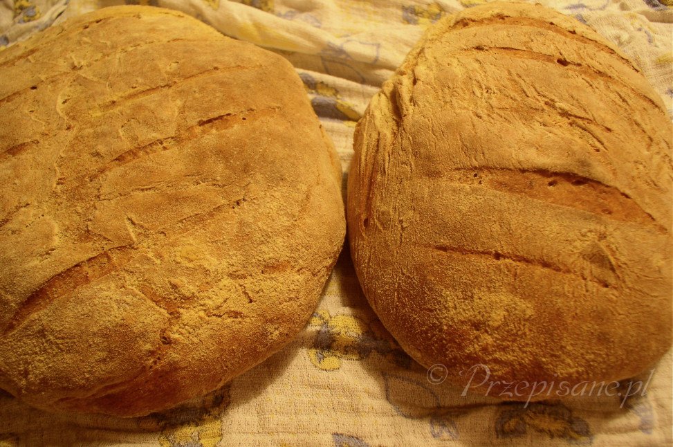 klasyczny-wiejski-chleb-pszenny-na-zakwasie-pszennym
